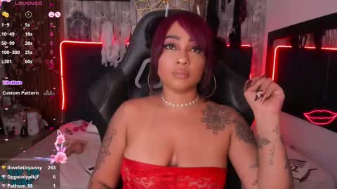 Snapshot of nekomisaki chatting on 02.10.25 Miah online show from 02.10.25