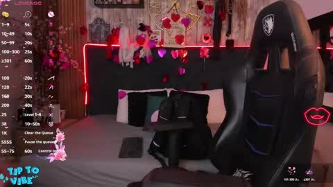 Snapshot of nekomisaki chatting on 02.22.25 Miah online show from 02.22.25