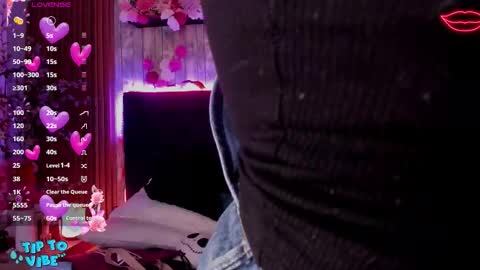 Snapshot of nekomisaki chatting on 11.27.25 Miah online show from 11.27.25