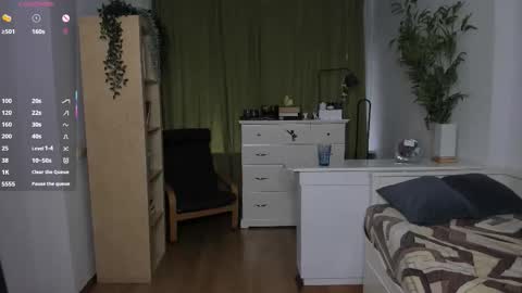 Vicky and Beatrice online show from 10.13.25