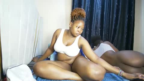 Snapshot of nellyeluxe chatting on 02.04.26 nellyeluxe online show from 02.04.26