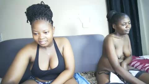 Snapshot of nellyeluxe chatting on 02.22.26 nellyeluxe online show from 02.22.26