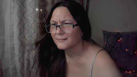 Snapshot of nemiia_long chatting on 01.12.25 nemiia_long online show from 01.12.25