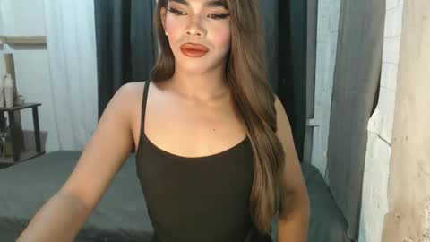 neomi online show from 10.08.25