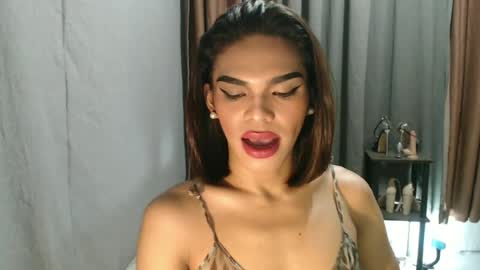 Snapshot of neomi_hardcock chatting on 06.22.26 neomi online show from 06.22.26