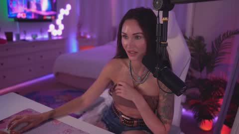 Sasha West online show from 03.05.26