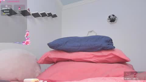 Snapshot of nesferet_sanz chatting on 09.15.25 Aleja online show from 09.15.25