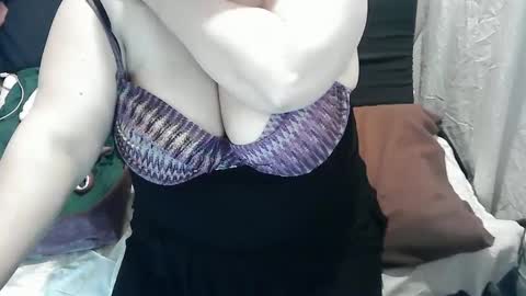 Snapshot of neslihan35 chatting on 02.14.25 neslihan online show from 02.14.25