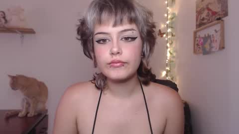 Snapshot of neurotic_witch chatting on 09.10.25 Mar online show from 09.10.25