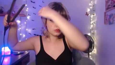 Snapshot of neurotic_witch chatting on 09.26.25 Mar online show from 09.26.25