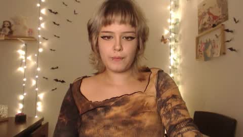 Snapshot of neurotic_witch chatting on 09.30.25 Mar online show from 09.30.25