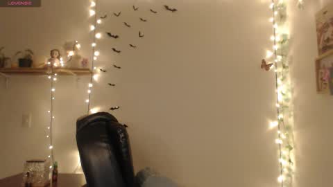 Snapshot of neurotic_witch chatting on 10.03.25 Mar online show from 10.03.25