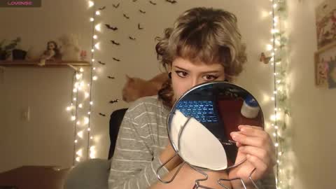 Snapshot of neurotic_witch chatting on 10.10.25 Mar online show from 10.10.25