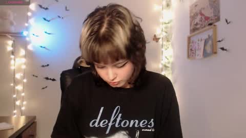 Snapshot of neurotic_witch chatting on 11.07.25 Mar online show from 11.07.25