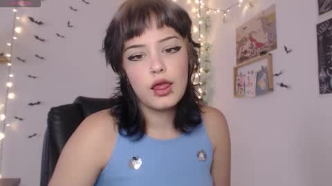 Snapshot of neurotic_witch chatting on 11.18.25 Mar online show from 11.18.25