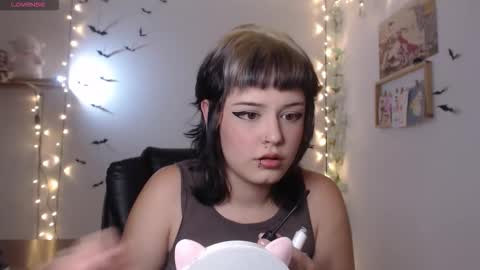 Snapshot of neurotic_witch chatting on 11.20.25 Mar online show from 11.20.25