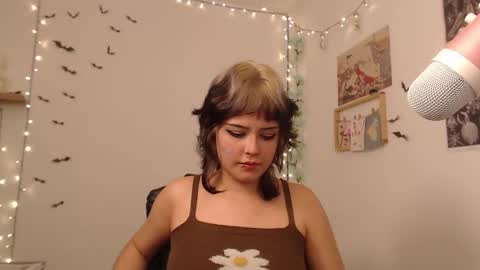 Snapshot of neurotic_witch chatting on 11.27.25 Mar online show from 11.27.25