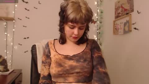 Snapshot of neurotic_witch chatting on 11.29.25 Mar online show from 11.29.25