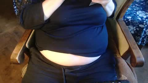 Snapshot of new_milf chatting on 01.06.25 Lilly online show from 01.06.25