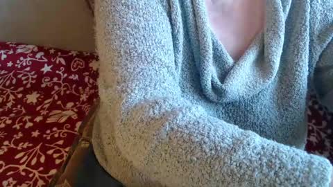 Snapshot of new_milf chatting on 01.18.25 Lilly online show from 01.18.25