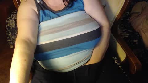 Snapshot of new_milf chatting on 01.27.25 Lilly online show from 01.27.25