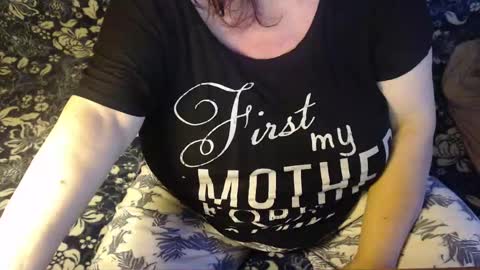 Snapshot of new_milf chatting on 02.01.25 Lilly online show from 02.01.25