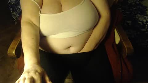 Snapshot of new_milf chatting on 02.07.25 Lilly online show from 02.07.25