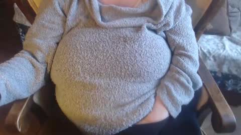 Snapshot of new_milf chatting on 02.09.25 Lilly online show from 02.09.25