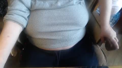 Snapshot of new_milf chatting on 03.11.25 Lilly online show from 03.11.25