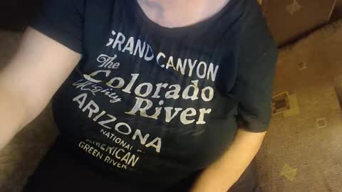 Snapshot of new_milf chatting on 10.28.25 Lilly online show from 10.28.25