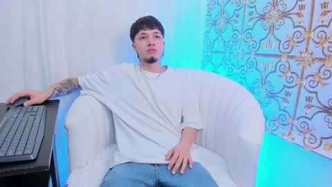 Snapshot of newdannii chatting on 04.08.26 Dannii online show from 04.08.26