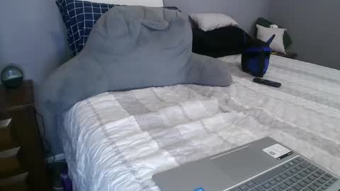 Snapshot of newtothis7756 chatting on 09.17.25 newtothis7756 online show from 09.17.25