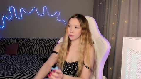 Mina online show from 01.16.25