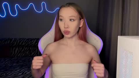 Mina online show from 02.18.25