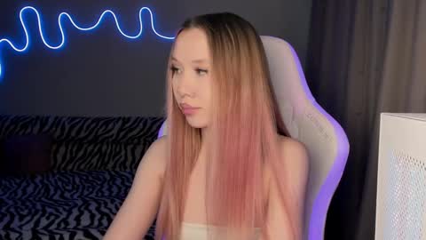 Mina online show from 02.25.25