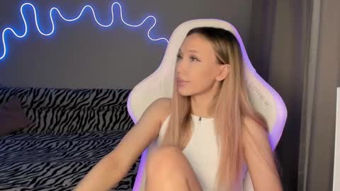 Mina online show from 03.07.25