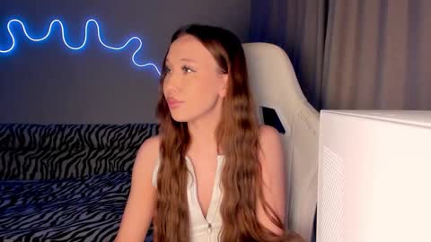 Mina online show from 11.13.25