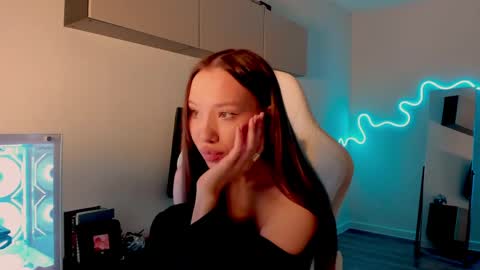 Mina online show from 04.13.26