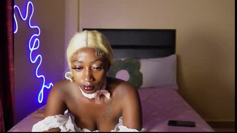 kikiNiaAria online show from 02.22.26