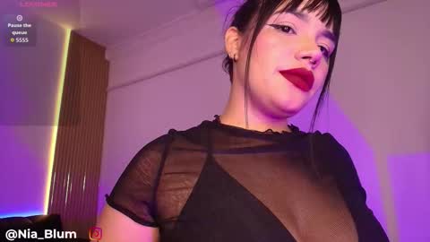 Nia Blum online show from 12.19.25