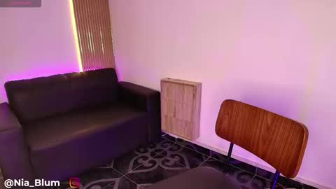 Nia Blum online show from 01.08.26