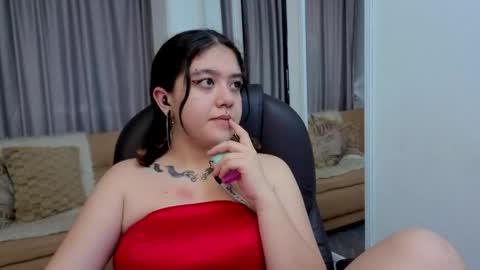 Estefani  online show from 04.22.26