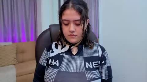 Estefani  online show from 04.23.26