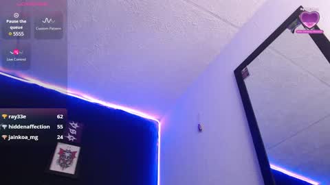 Snapshot of niakat_ chatting on 12.15.24 niakat online show from 12.15.24