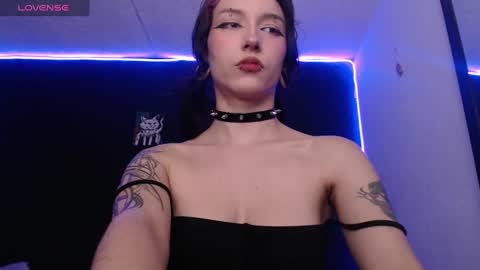 Snapshot of niakat_ chatting on 12.17.24 niakat online show from 12.17.24