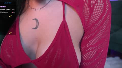 Snapshot of nicdani_1 chatting on 12.14.24 Dani 3 online show from 12.14.24