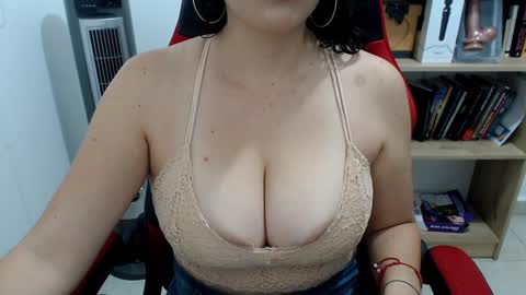 Snapshot of nice_saraa chatting on 01.12.25 sara online show from 01.12.25