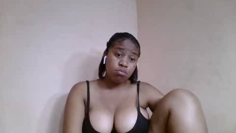 Snapshot of nicelly01 chatting on 06.11.26 nicelly01 online show from 06.11.26