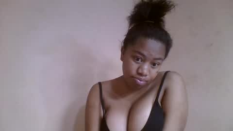 Snapshot of nicelly01 chatting on 06.22.26 nicelly01 online show from 06.22.26