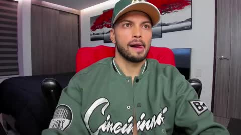 Snapshot of nick_klaus chatting on 11.06.25 Nick Klaus online show from 11.06.25